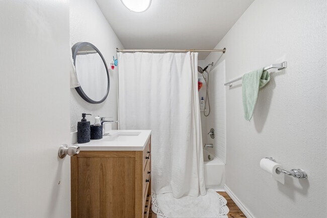 Building Photo - 4102 Sherwood Ln