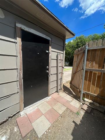 Building Photo - 900 Metropolitan Ave