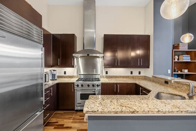 Building Photo - U St Penthouse