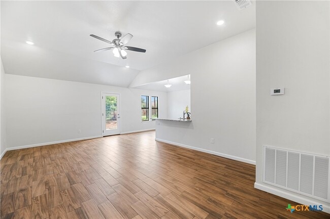 Building Photo - 230 Plum St