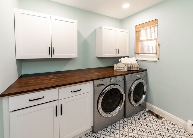 Building Photo - Cozy Home Centrally located Colorado Sprin...