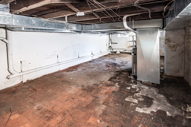 Building Photo - 157 7th St
