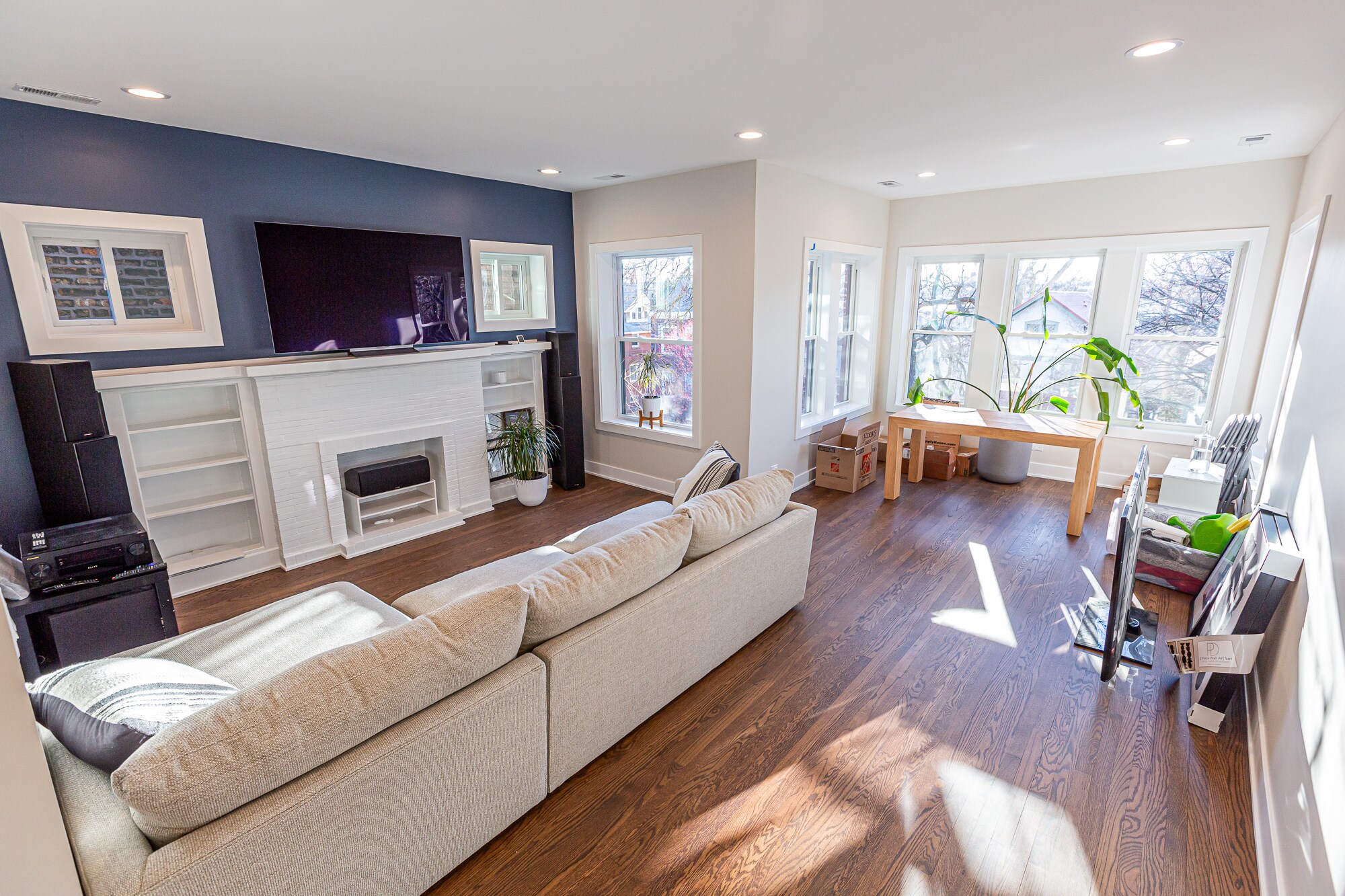 Living Room (Different Unit) - 6527 N Newgard Ave