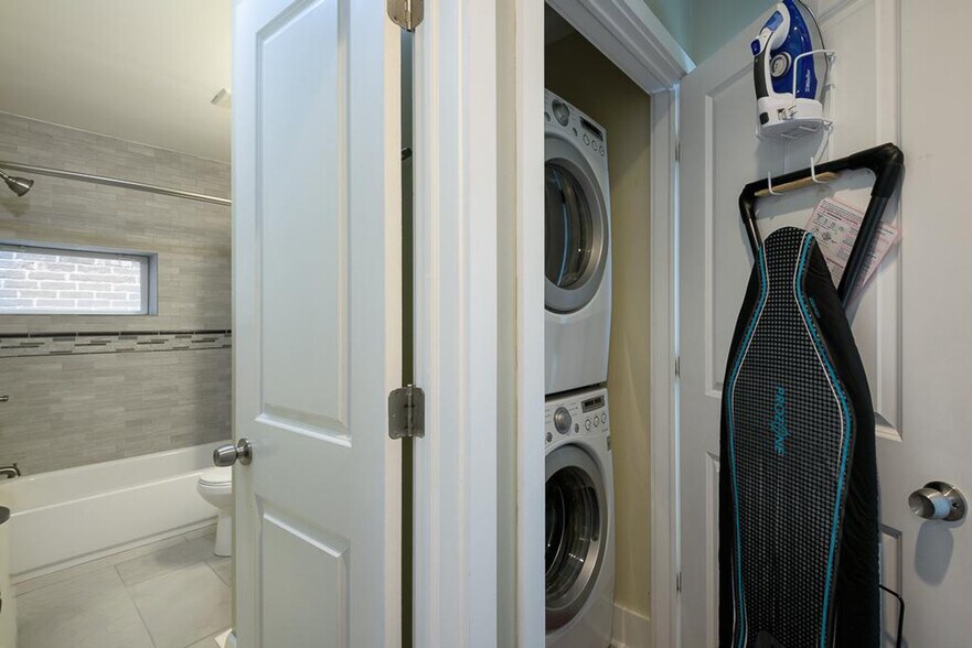 Building Photo - 401 Constitution Ave NE