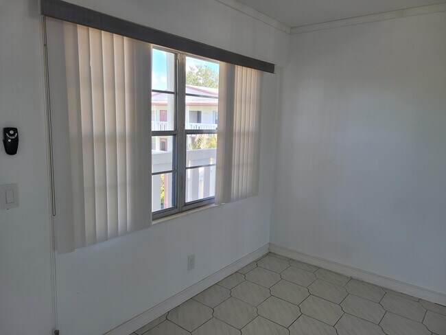 Building Photo - 84 Fanshaw B