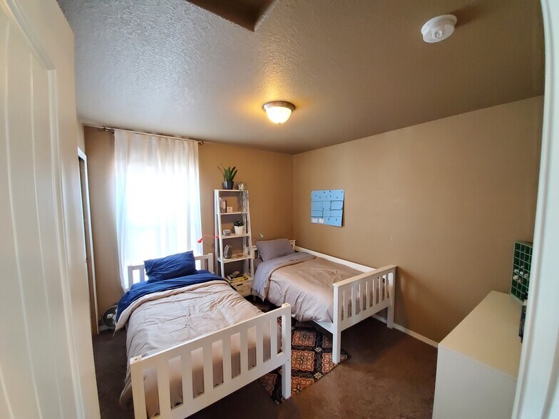 Building Photo - 5517 Sunrise Mesa Dr