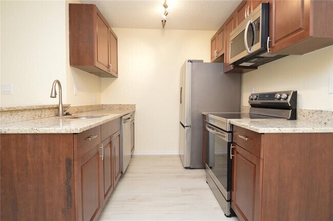 Building Photo - 10265 Gandy Blvd N