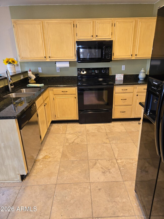 Building Photo - 3032 E Wahalla Ln