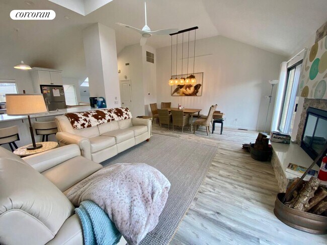 Building Photo - 52 Fairway Pl