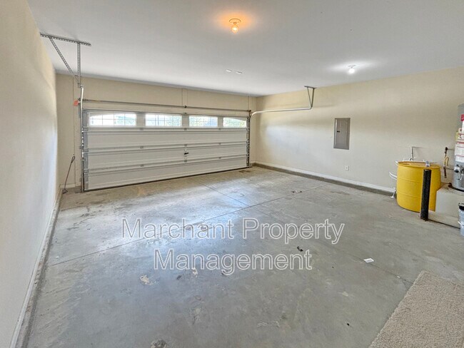 Building Photo - 304 Horsepen Way