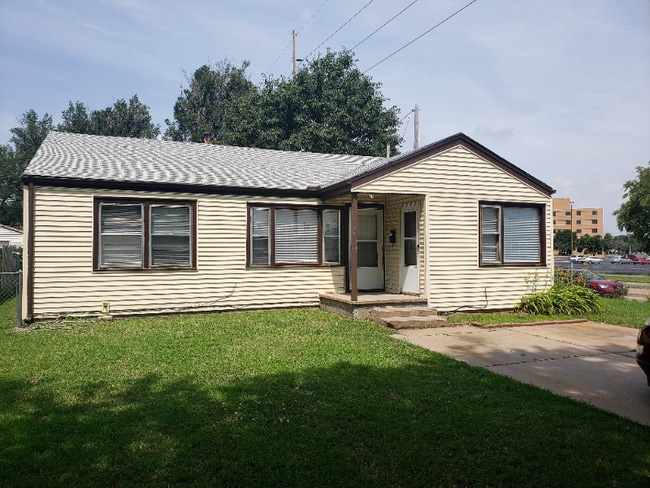 Building Photo - 667 N Meridian Ave