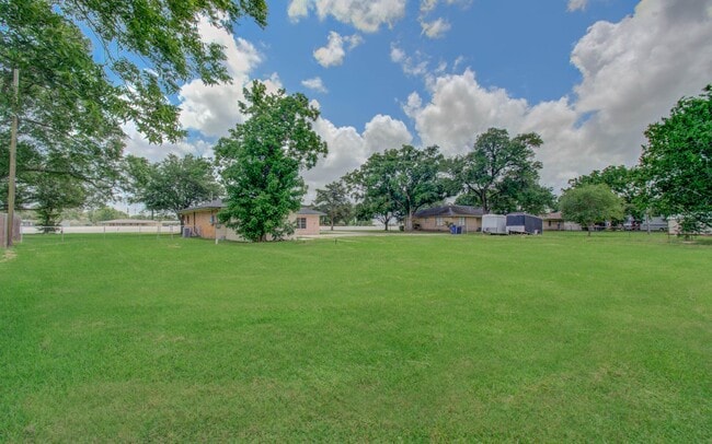 Building Photo - 709 S McCarty Ave