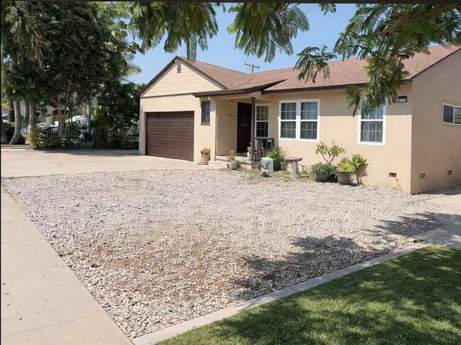 Building Photo - 3 Bedroom 1 Bath House for Rent in Fullerton with a 2 Car Garage