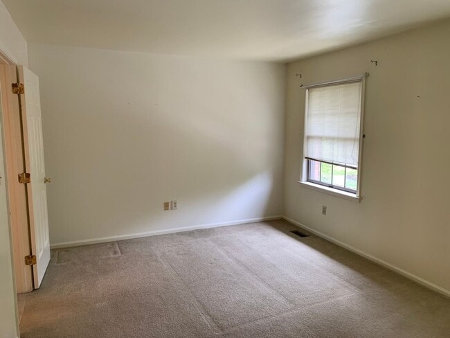 Building Photo - Welcome to River Woods!