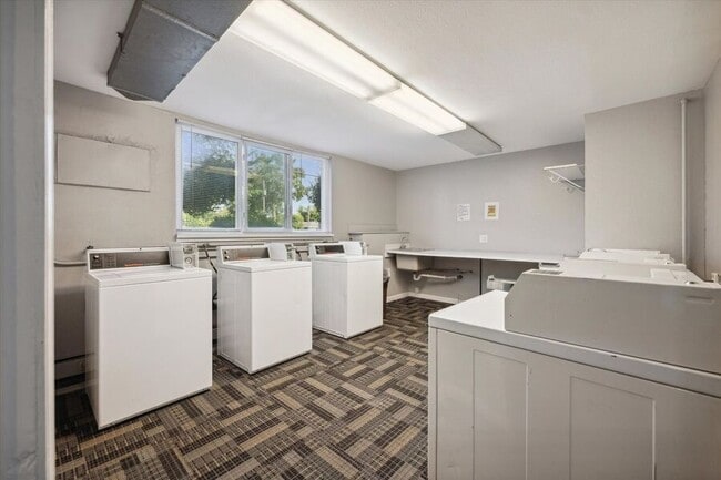 Building Photo - 4060 Royer Rd