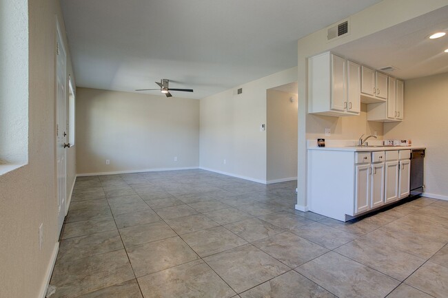 Building Photo - Updated 2 Bedroom, 2 bathroom located in a...