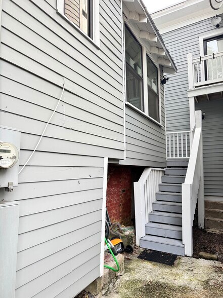 Building Photo - 301 W 32nd St