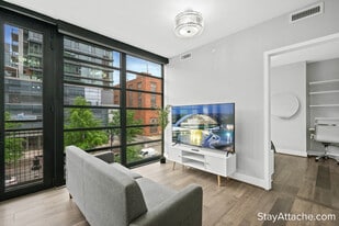 Building Photo - 1300 4th St SE