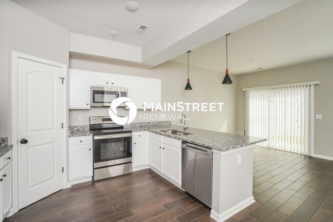 Building Photo - 3 Bedroom Pet-Friendly Home in Jeffersonville, IN with Main Street Renewal