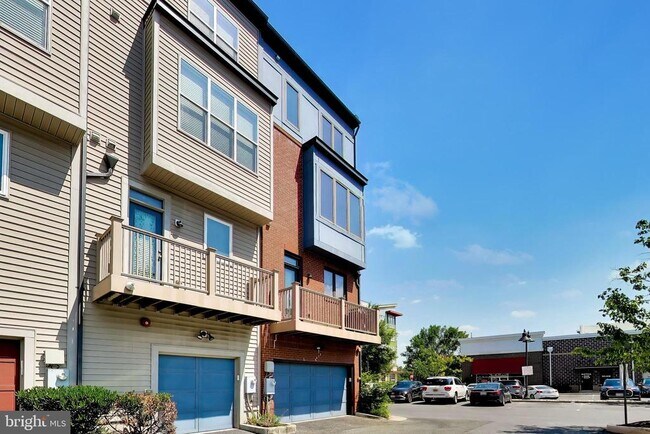 Building Photo - 5600 45th Ave