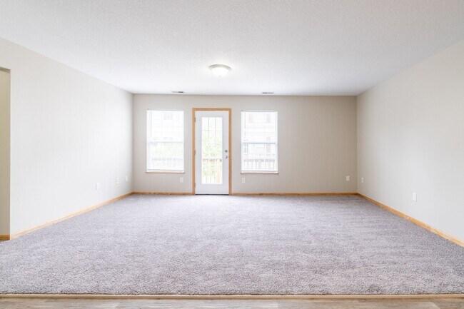 Building Photo - 2 Bedroom 2 Bathroom Town House - End Unit