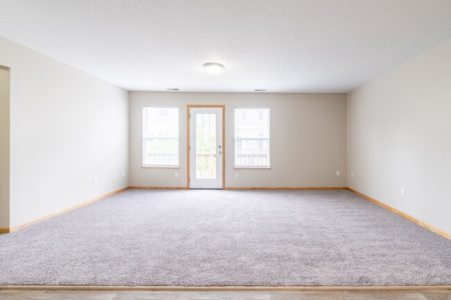 Building Photo - 2 Bedroom 2 Bathroom Town House - Interior...