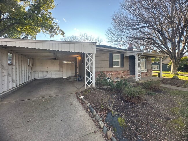 Building Photo - 4767001 /65T