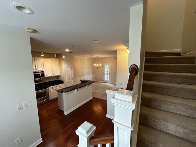 Building Photo - Market Common Townhome
