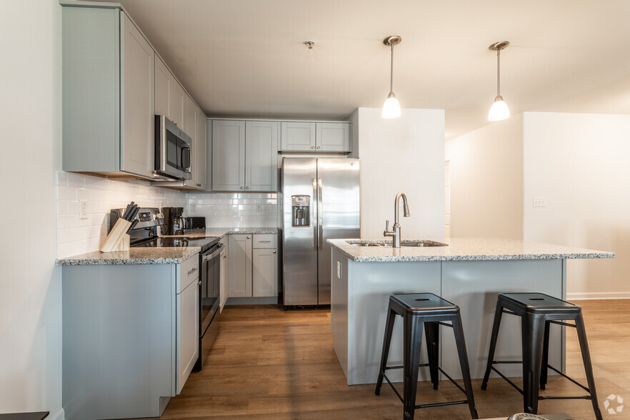 Kitchen - Florin Hill Apartment Homes