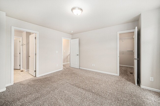 Building Photo - Stunning Solterra Townhome with Spacious B...