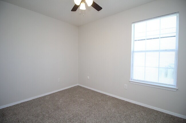 Building Photo - Southwest Pensacola Living at Its Best — 3BR Patio Home in Bay Pine Villas with Open Concept Feel...