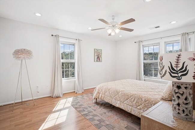 Building Photo - Furnished 2BR/2BA plus den located at Tuck...