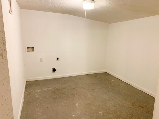 Building Photo - 2204 Barbee St