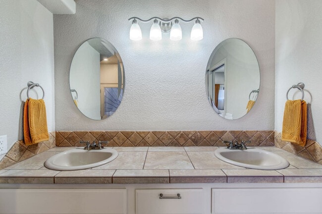 Building Photo - 1800 Burgundy Dr