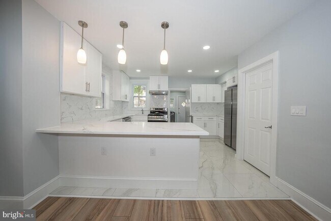 Building Photo - 145 Summit Terrace