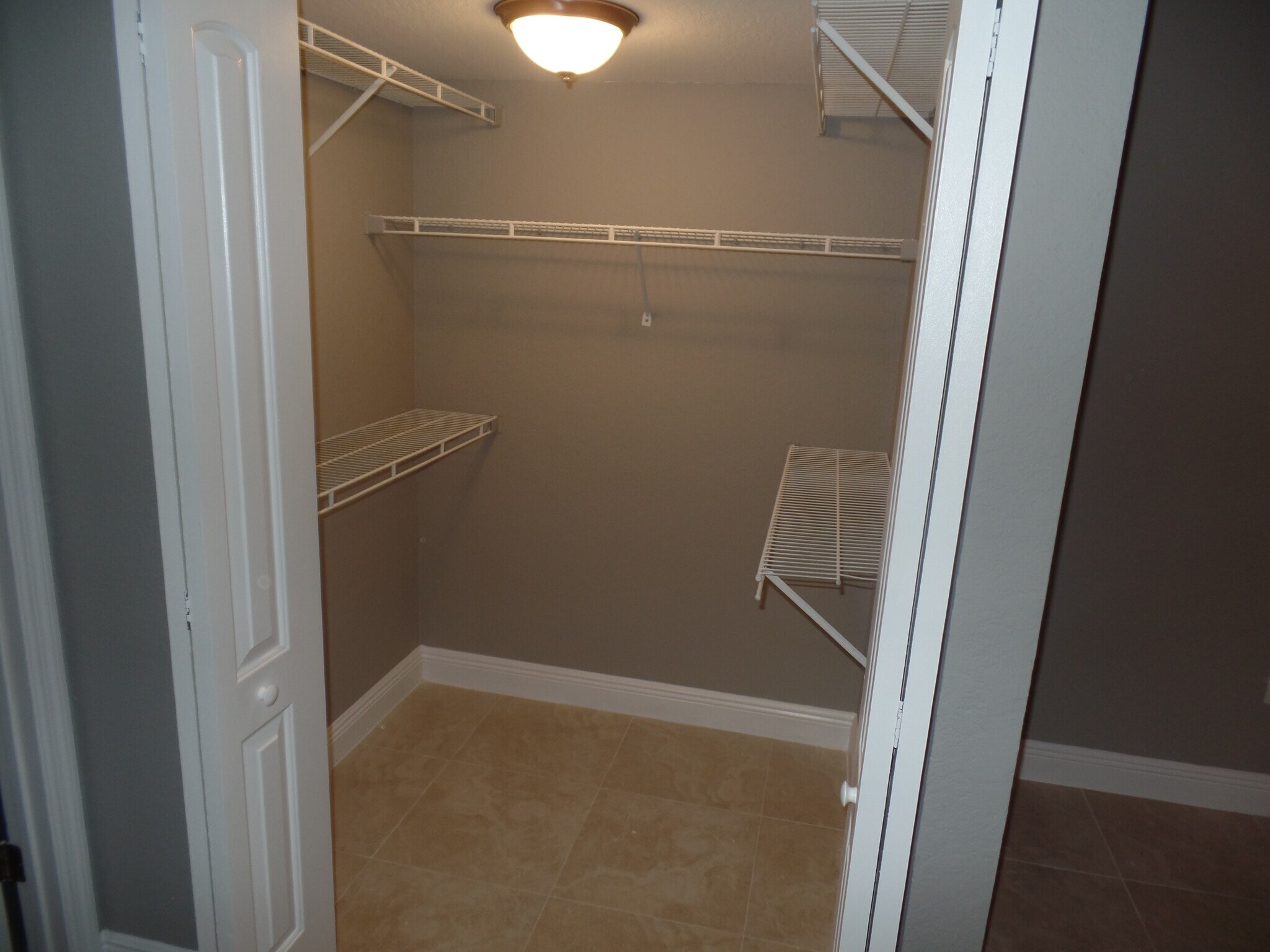 Building Photo - 2810 N Oakland Forest Dr
