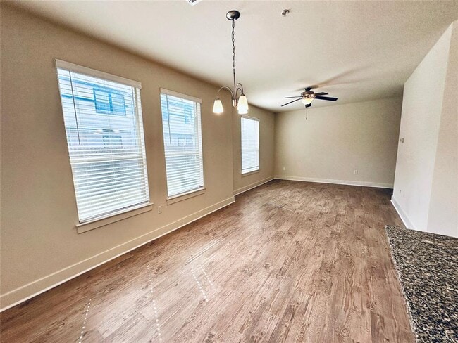 Building Photo - 2216 Creekside Ln