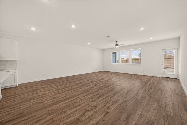 Building Photo - 3527 Lovebird Ln