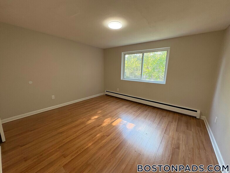 Building Photo - 140 Willard St