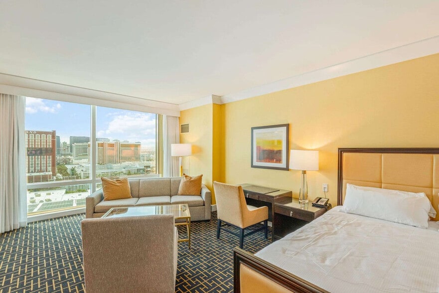 Building Photo - 2000 Fashion Show Dr