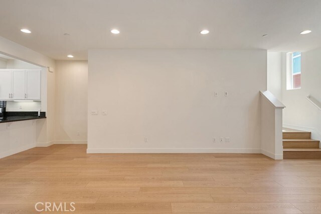 Building Photo - 5750 Acacia Ln