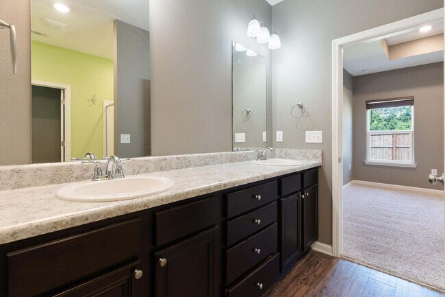 Building Photo - 303 Merlin Ct