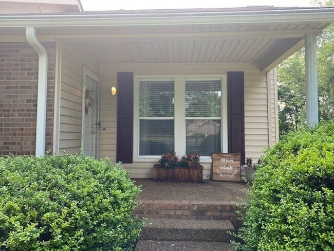 Building Photo - 2075 Stonebrook Dr