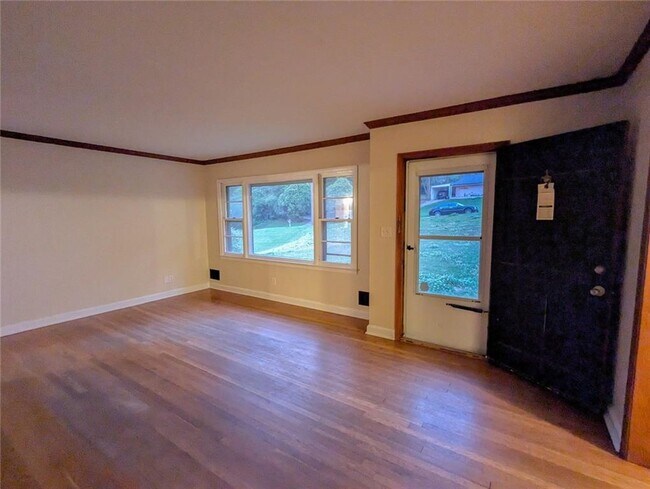 Building Photo - 2019 Bramblewood Dr NE