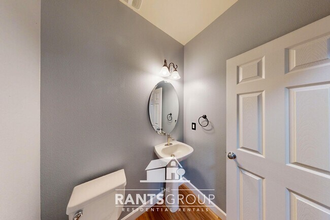 Building Photo - Updated Yelm Home with A/C, Bonus Room, and Fenced Yard!