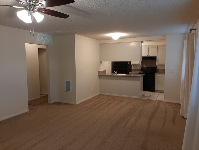 Building Photo - 2645 Yardarm Ave