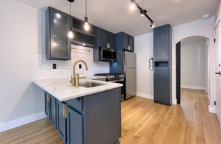 Building Photo - 320 6th St