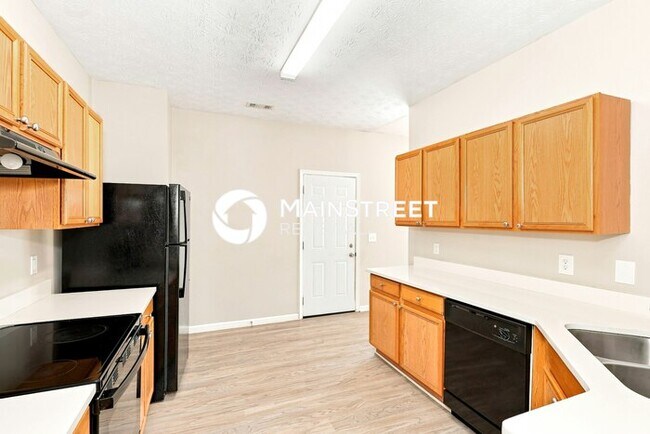 Building Photo - 3 Bedroom Pet-Friendly Home in Atlanta, GA with Main Street Renewal