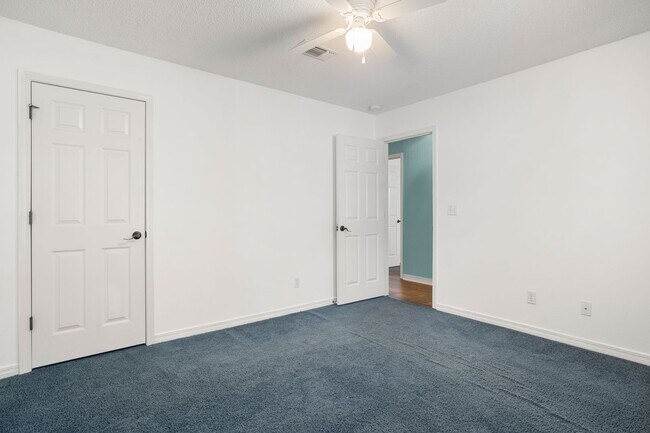 Building Photo - 5841 Last Big Tree Ln