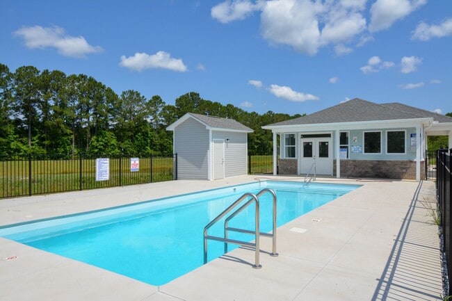 Building Photo - Stunning Townhome in Sneads Ferry